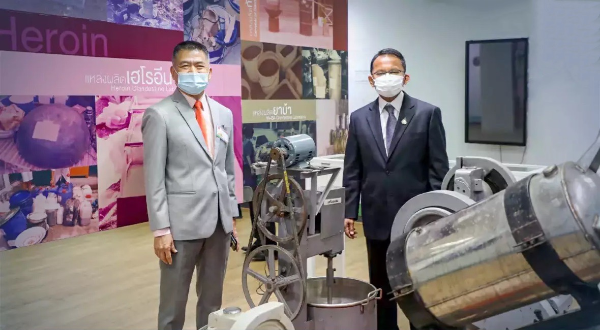 Ministerie van Justitie haast de productie van het Thaise kruid Fah Talai Jone om de symptomen van Covid te behandelen