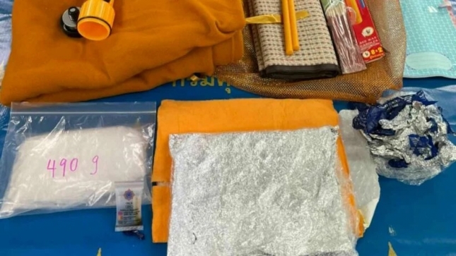 Drugs gevonden in het kussen van een Thaise monnik op luchthaven Suvarnabhumi
