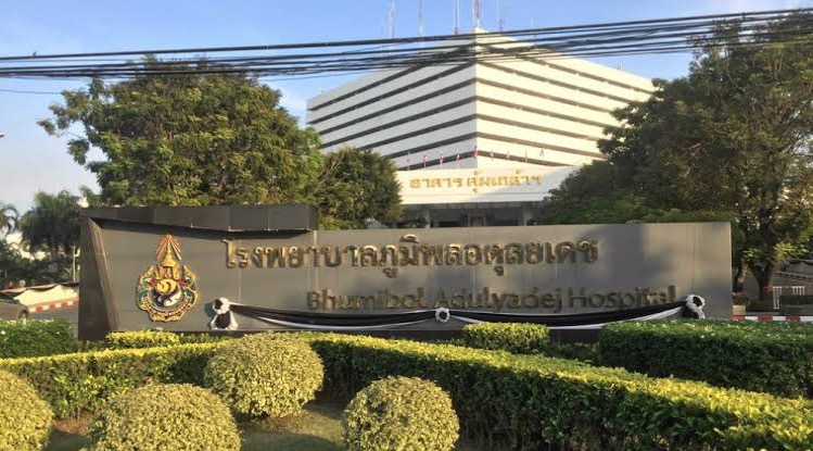 Het Bhumibol Adulyadej-ziekenhuis in Bangkok hanteert géén Pfizer vaccin lijst voor VIP’s