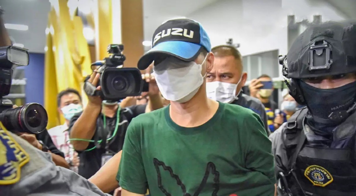 Thaise politiechef geeft bizarre persconferentie over marteling arrestant: “Ik wilde hem niet vermoorden”