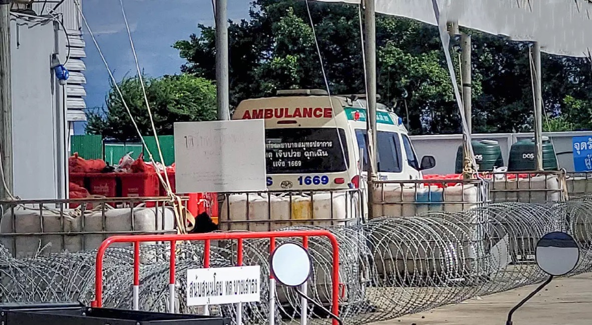 Politie valt veldhospitaal Samut Prakan binnen na meldingen van groepsseks