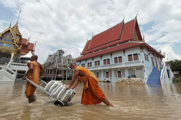 Zware overstromingen en zes doden door tropische storm in Thailand