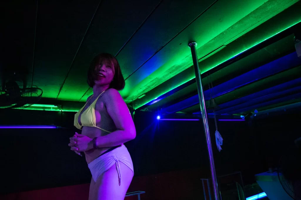 Wat is er eigelijk gebeurd met… de sekswerkster die probeert haar leven tijdens de Covid19 pandemie in Thailand overeind te houden