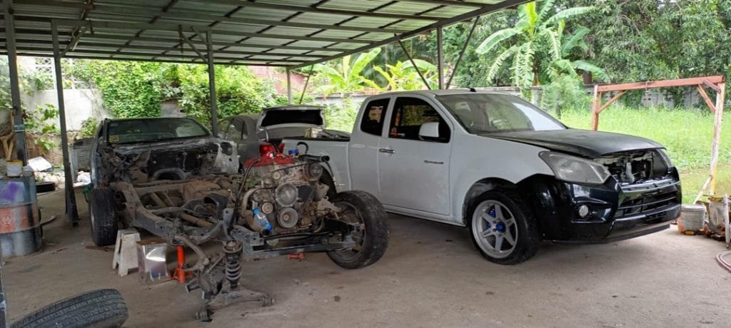 Eigenaar reparatie garage in Saraburi verpandde auto’s van klanten.