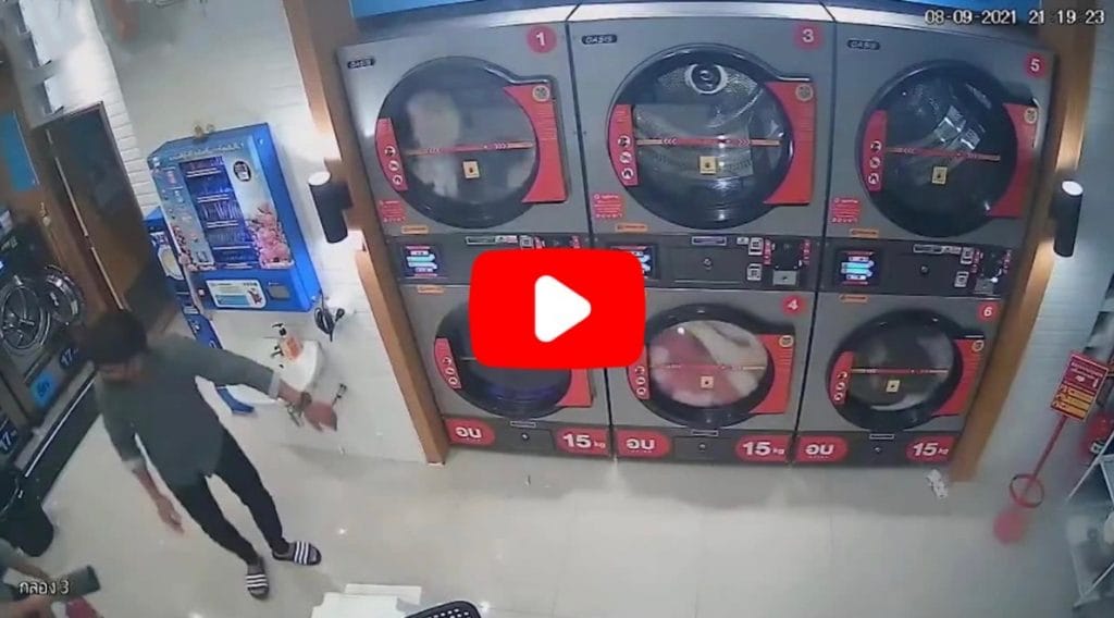 VIDEOCLIP | kleuter in Chaiyaphum kijkt toe terwijl droger vlam vat
