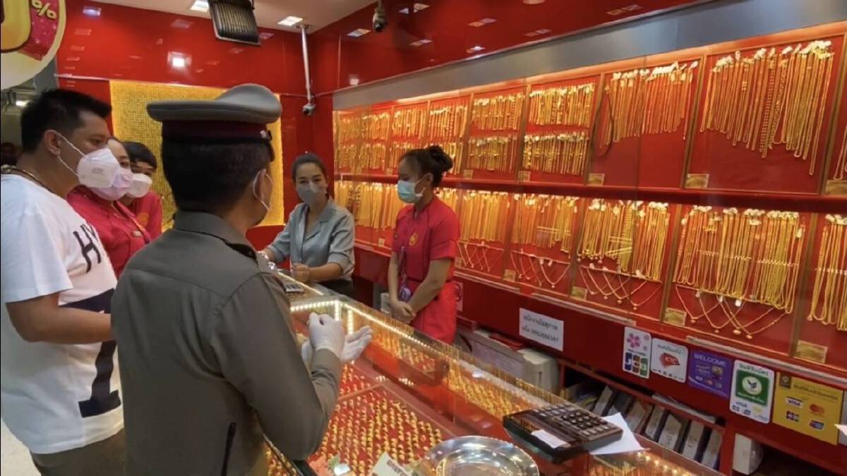 17-jarige meisje uit Roi Et verdacht van een beroving van een goudwinkel in Nonthaburi krijgt borgtocht