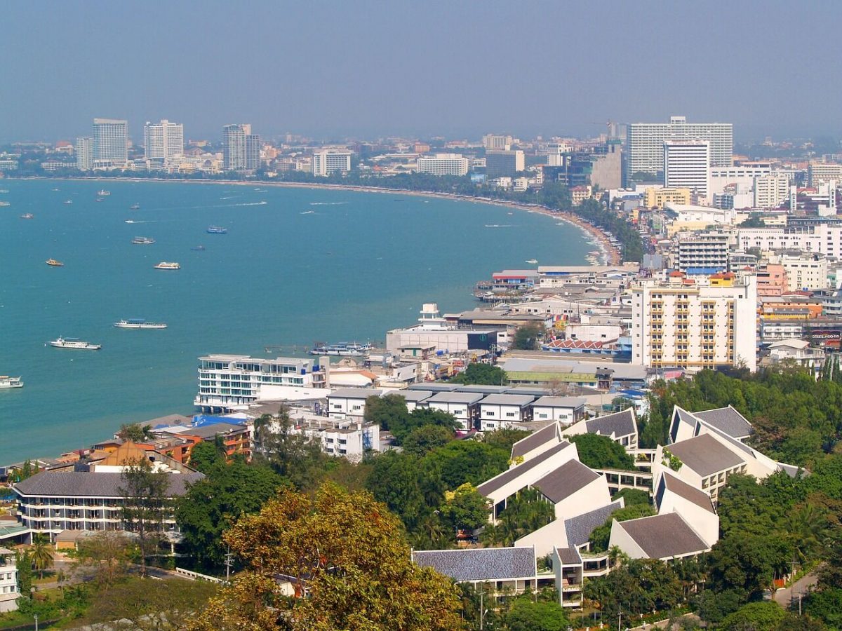 Buitenlandse investeerders houden de hotels in het noodlijdende Pattaya nauwlettend in de gaten
