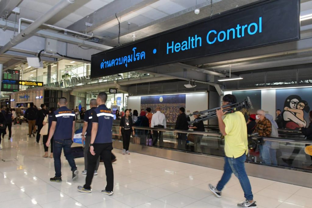 Thailand zet een passagiersverwerkingssysteem in om gezondheidsinformatie bij aankomst te controleren