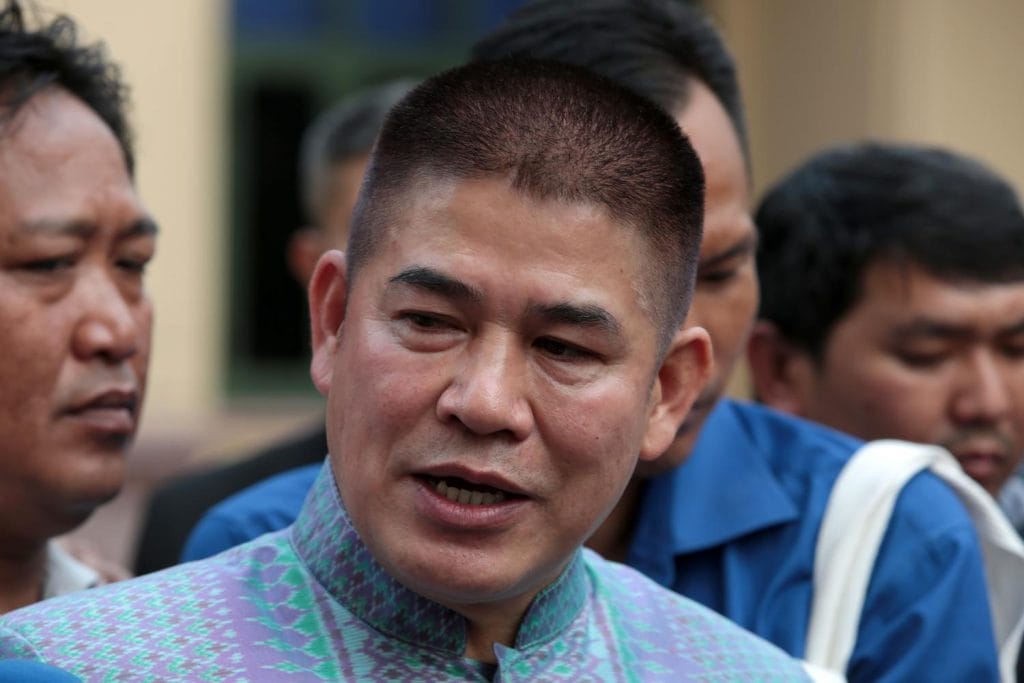 De omstreden vice-minister van Landbouw in Thailand, khun Thamanat Prompow wijst de prijs van de AFAPS af