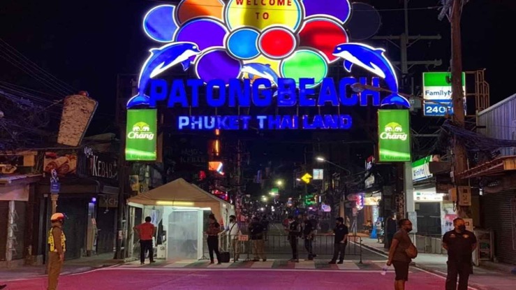 De gouverneur van Phuket verzoekt Bangkok om een ​​einde te maken aan het alcoholverbod en wil het uitgaansleven weer nieuw leven inblazen