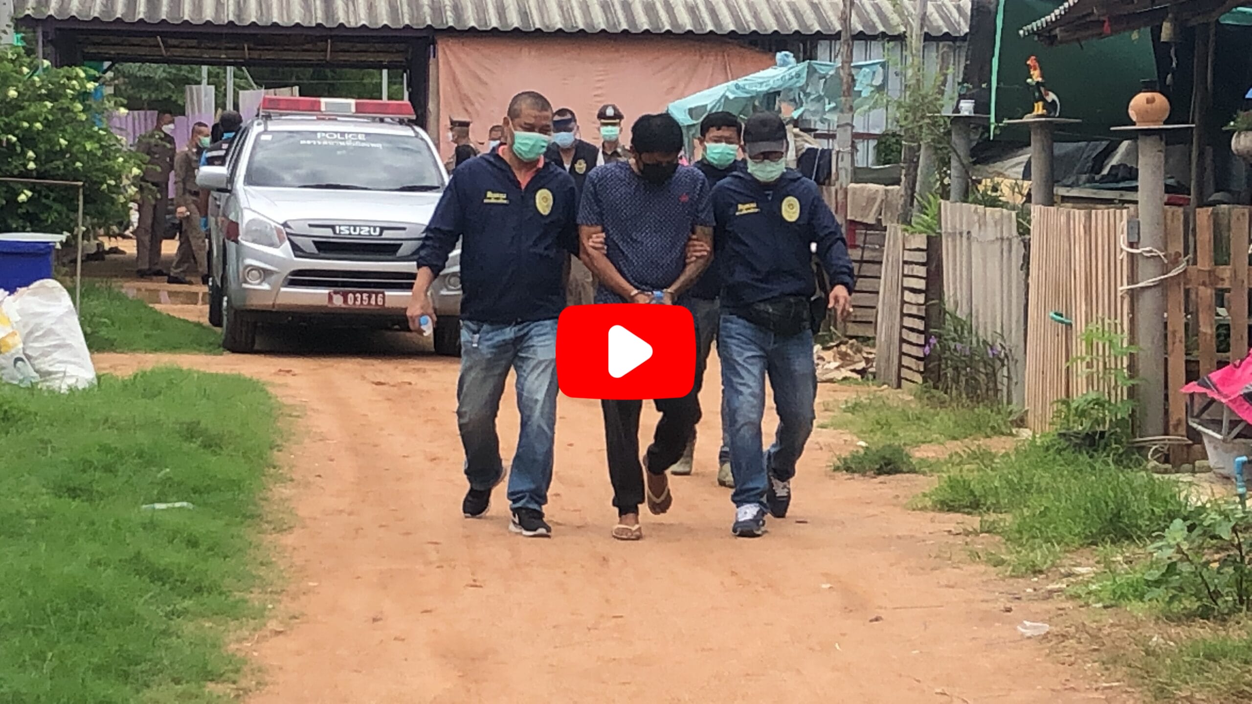 VIDEOCLIP | In Pattaya zich voordoende bende politieagenten perste willekeurig Thaise mensen af, door het te gijzelen en in hondenhokken te stoppen