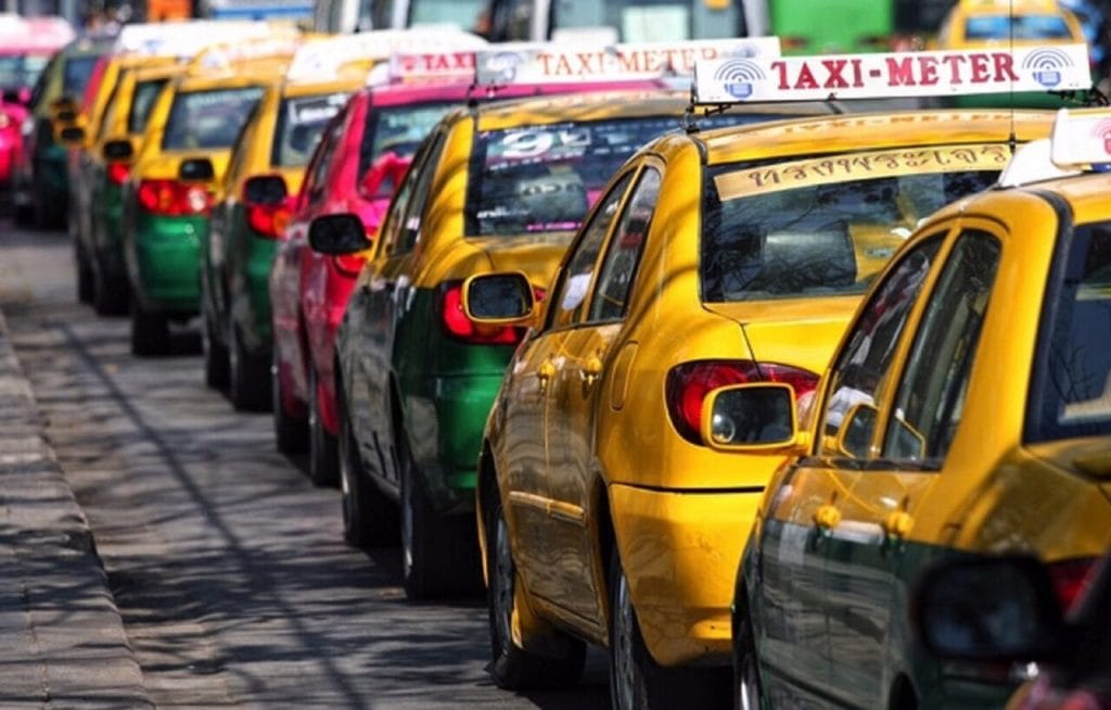 Taxi-apps in Thailand nu officieel gelegaliseerd, tarieven vanaf 40 baht,
