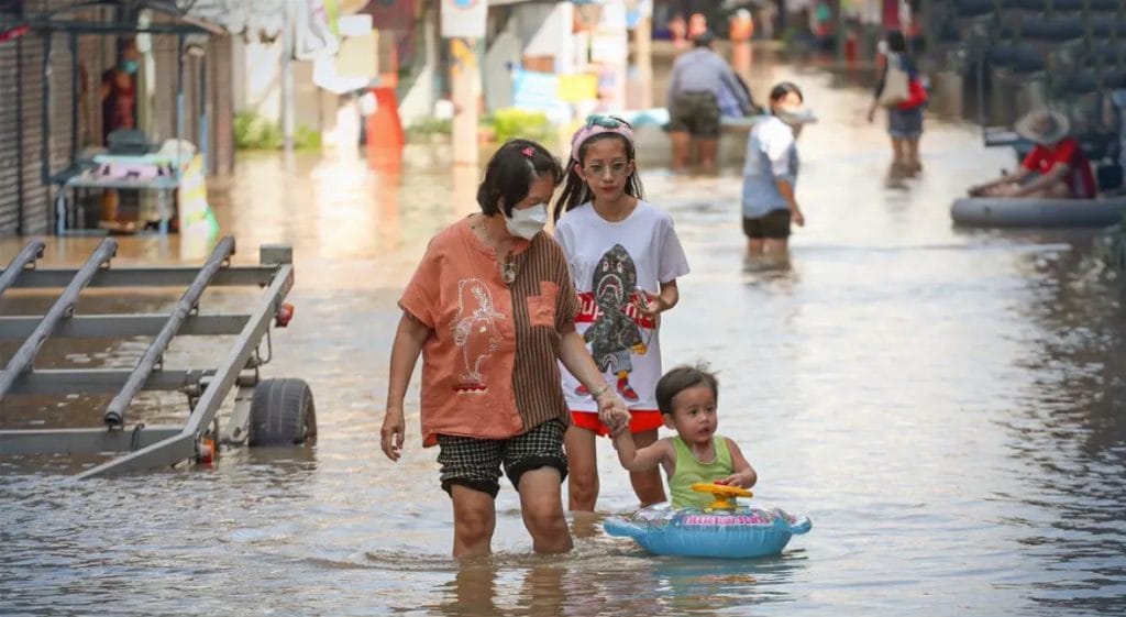 In 17 van de 33 provincies die zijn getroffen door de tropische storm Dianmu nemen de overstromingen af