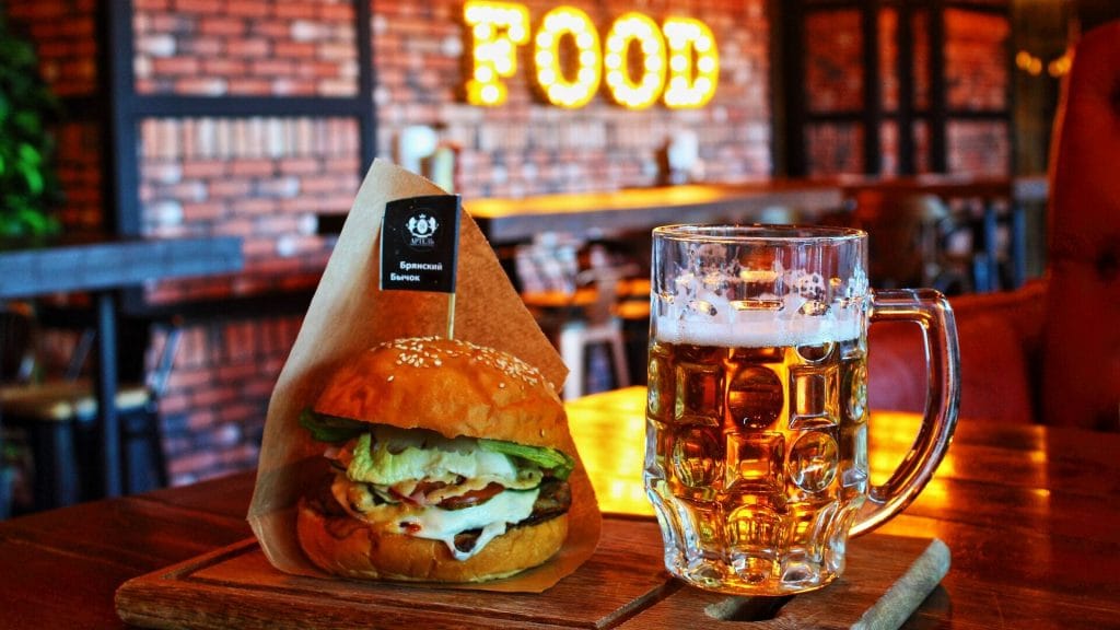 Restaurants in de Thaise hoofdstad Bangkok mogen drank serveren, maar om 21.00 uur gaat de drankenkast op slot