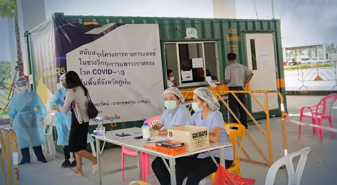 De dubbel gevaccineerde toeristen die op Phuket aankomen, hoeven geen Covid19 testen méér te ondergaan