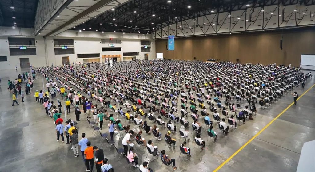Het Nonthaburi studenten vaccinatiecentrum in het IMPACT is klaar om te gaan prikken