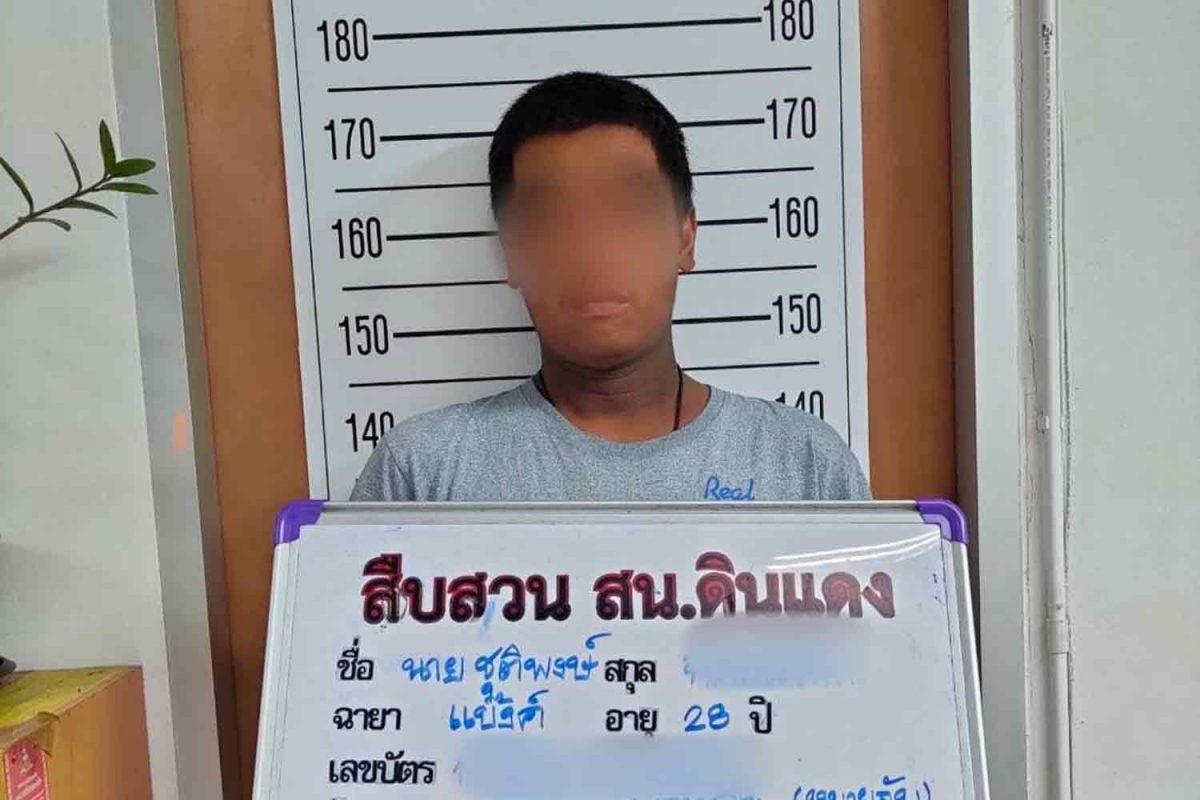 Politie arresteert een man die vermoedelijk bij een protest in Bangkok een tiener heeft neergeschoten