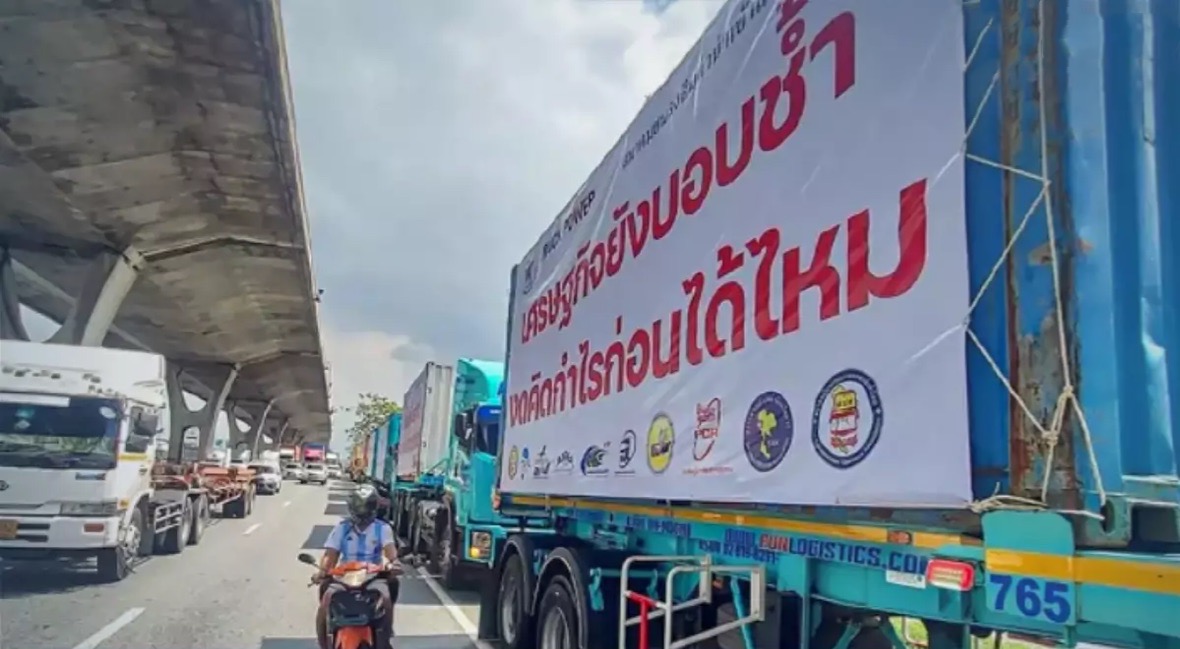 De vrachtwagenchauffeurs in Thailand dreigen met stakingen als overheid niets doet aan stijgende brandstofprijzen