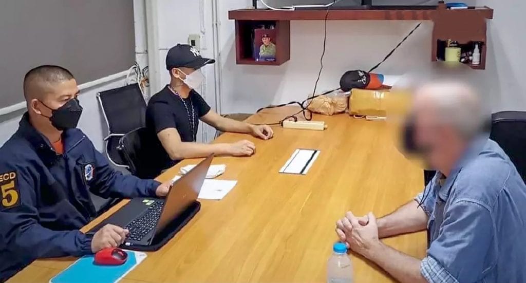 Politie Thailand trekt op het nippertje een Amerikaanse fraudeur aan zijn jasje!