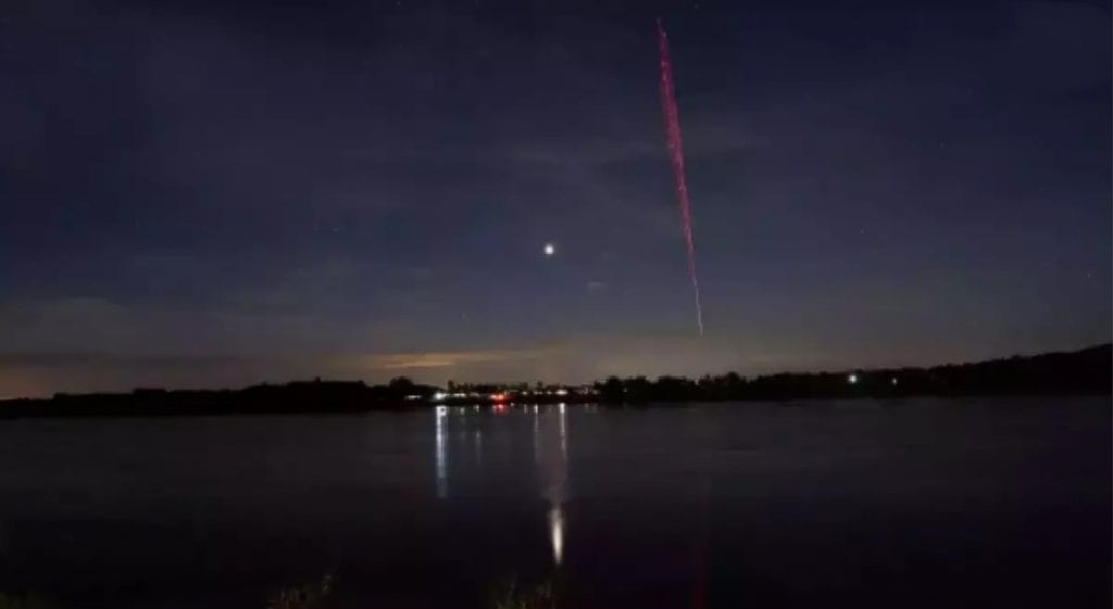 Zijn vuurballen van Naga een natuurlijk fenomeen of één door mensen toneelstukje?