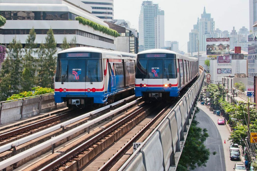 Maandag rijden de treinen en de metro’s in Bangkok weer op tijd