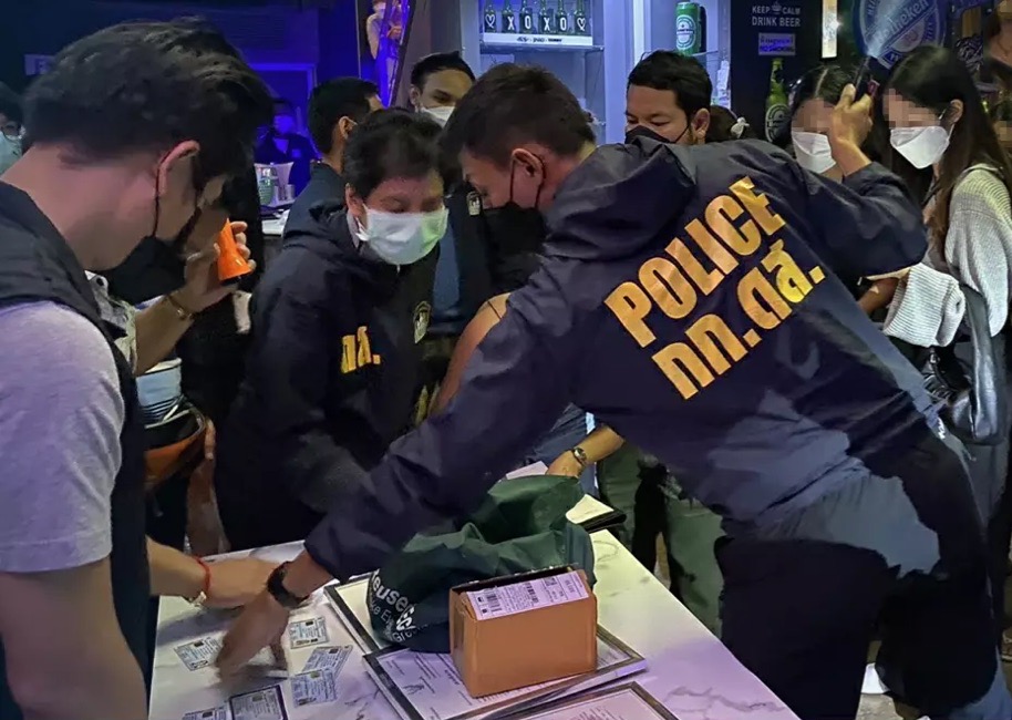 Politie Bangkok maakt voortijdig einde aan dinertje van 116 gasten