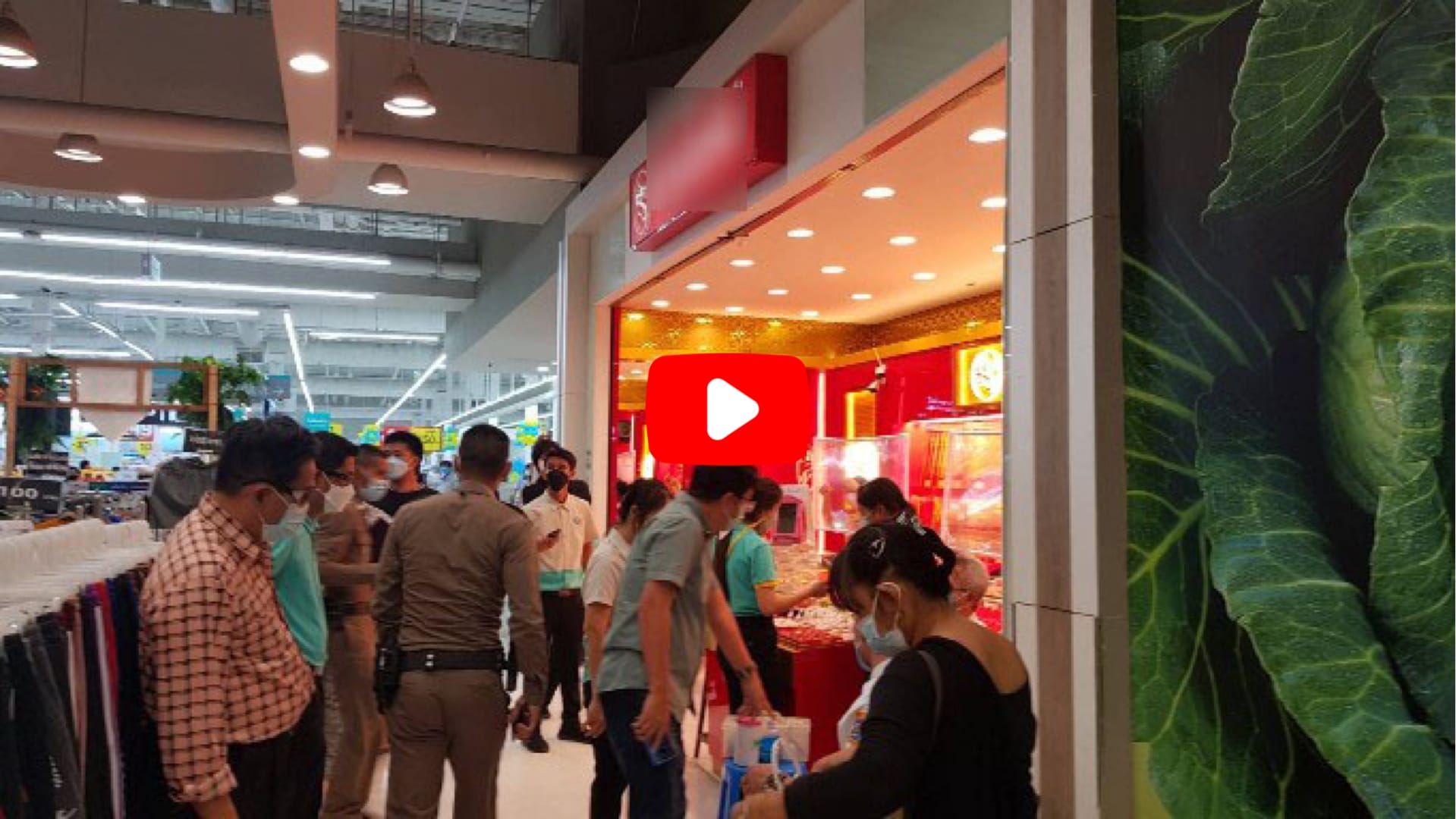 VIDEOCLIP | Goudwinkelrover gewapend met stanleymes in één winkelcentrum in Chonburi gearresteerd