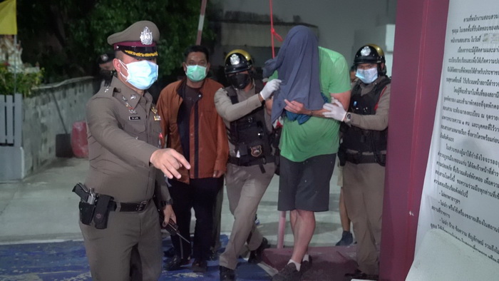 Zoon van verkrachting’s slachtoffer in Khon Kaen, Thailand, bekritiseerd de politie van ongelijke behandeling
