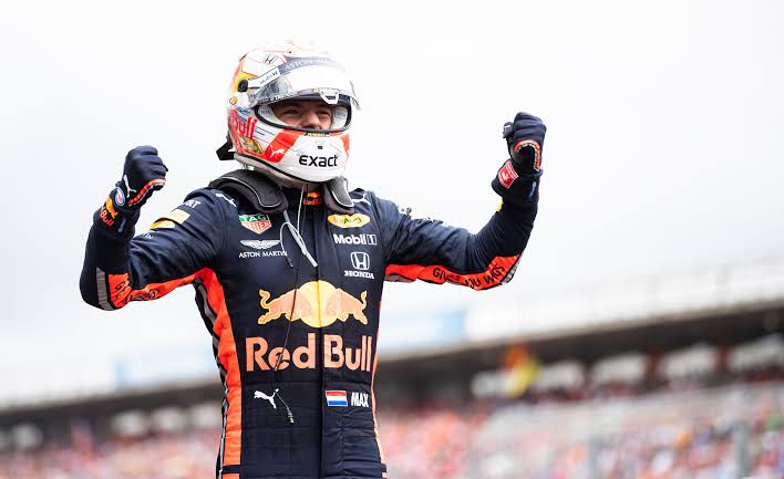 Formule 1 Coureur Max Verstappen geeft zijn team een dikke pluim: Heel sterke prestatie’