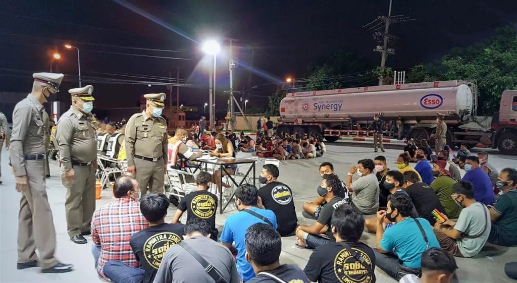 De Thaise politie heeft dit jaar al meer dan 300.000 motorfietsen motoren tijdens het illegaal straatracen in beslag genomen