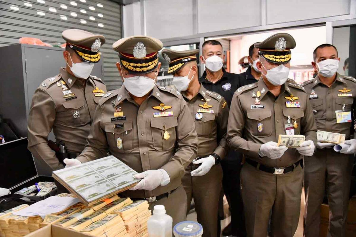 4 vrouwen in Nakhon Pathom gearresteerd voor het maken van 50.000 valse 100 dollarbiljetten