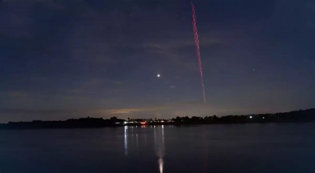 De nationale televisie van Laos weerlegt dat de Naga-vuurballen uit de Mekong rivier nep zijn