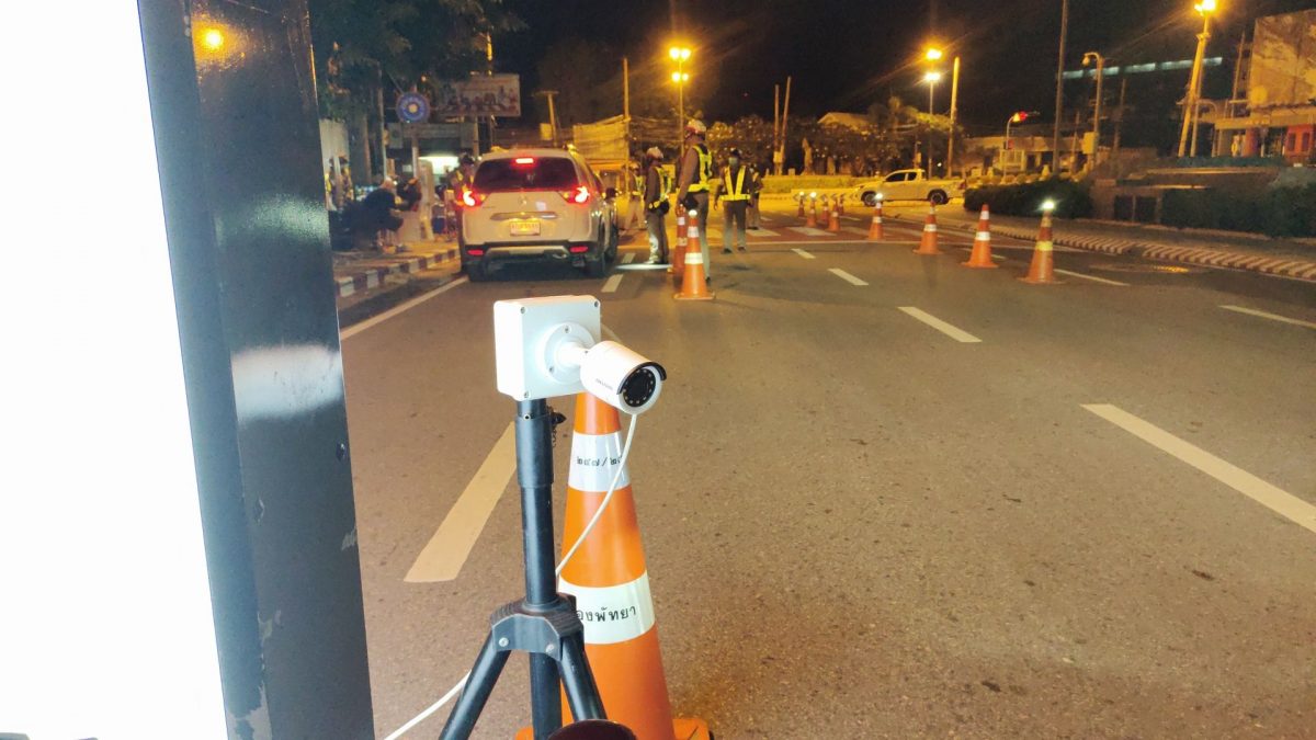 🎥 | De politie van Pattaya had gisteravond controleposten opgezet voor rijden onder invloed om tijdens het Loy Krathong-festival te verkeersongevallen voorkomen