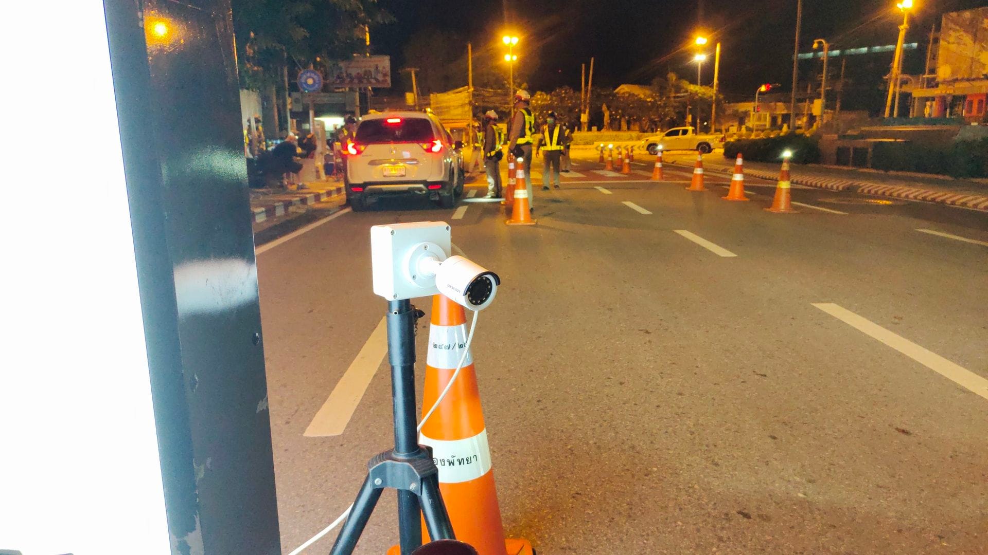 🎥 | De politie van Pattaya had gisteravond controleposten opgezet voor rijden onder invloed om tijdens het Loy Krathong-festival te verkeersongevallen voorkomen