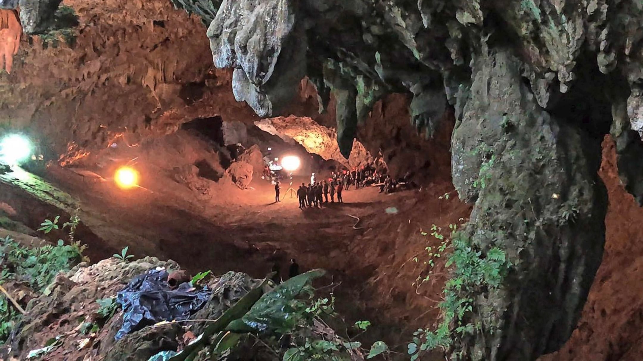 FILM RECENSIE “THE RESCUE (2021)” De reddingsoperatie rondom het Thaise voetbalelftal blijft beklemmend, ook al weet iedereen dat het goedkomt.