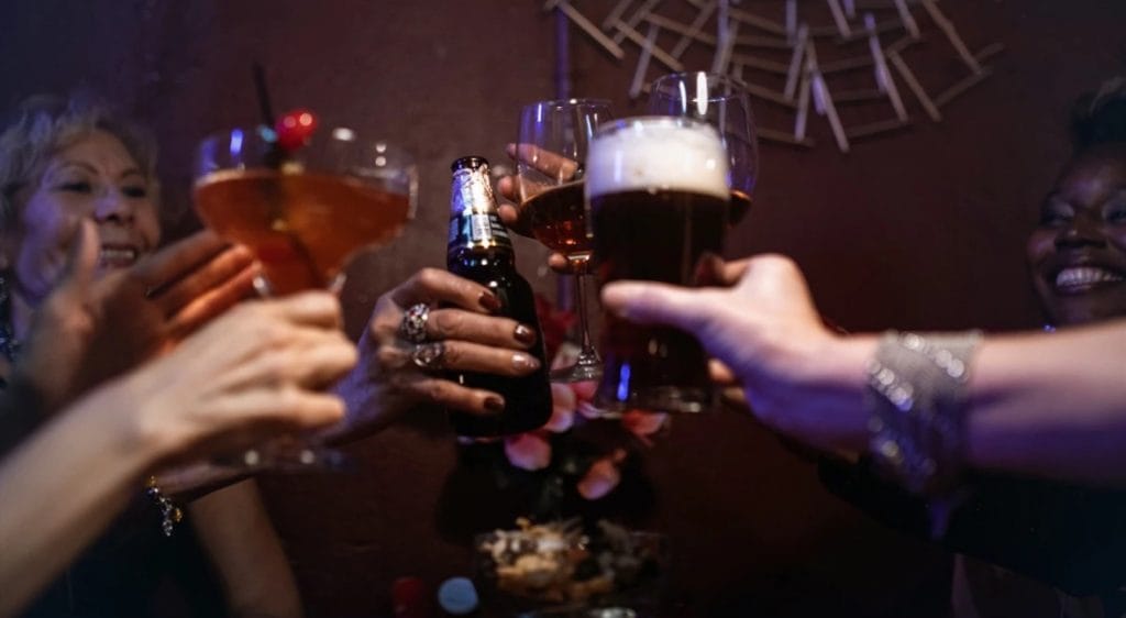 De restaurants in Bangkok nogmaals gewaarschuwd om na 21:00 uur géén drank te serveren