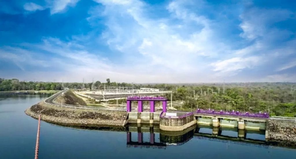 Het drijvende zonneproject bij de Sirindhorn Dam begint Thailand te verlichten