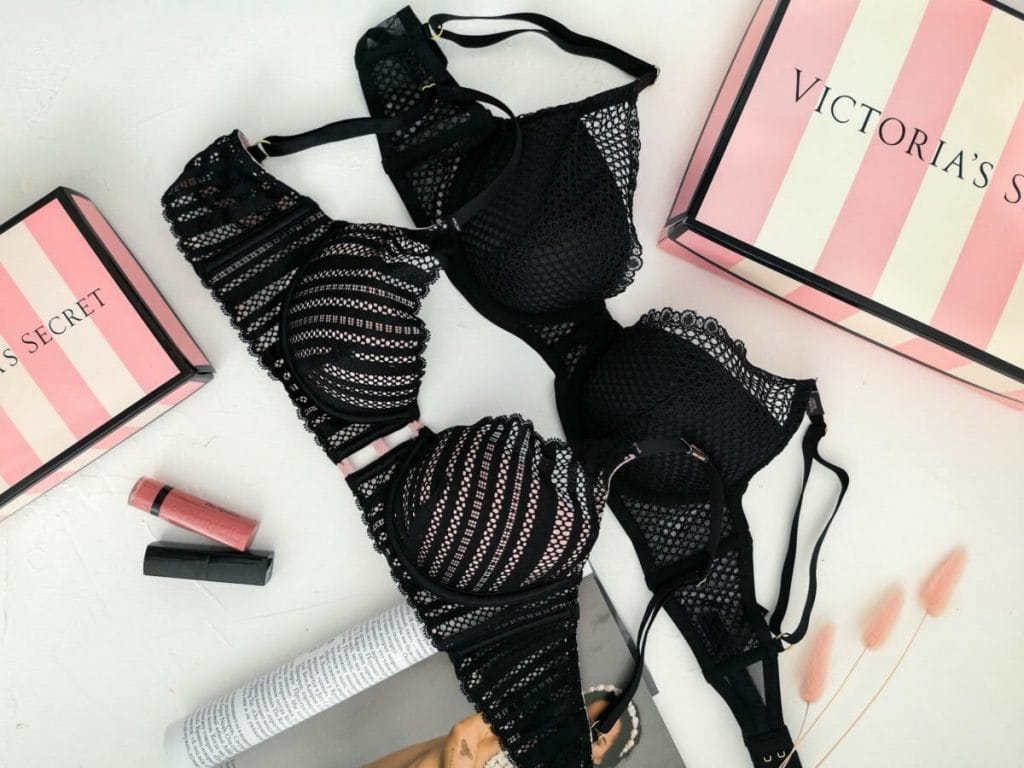 De fabriek waar Victoria Secret lingerie in Thailand wordt gemaakt ligt zwaar onder vuur door arbeidsmisbruik door ontslagen werknemers