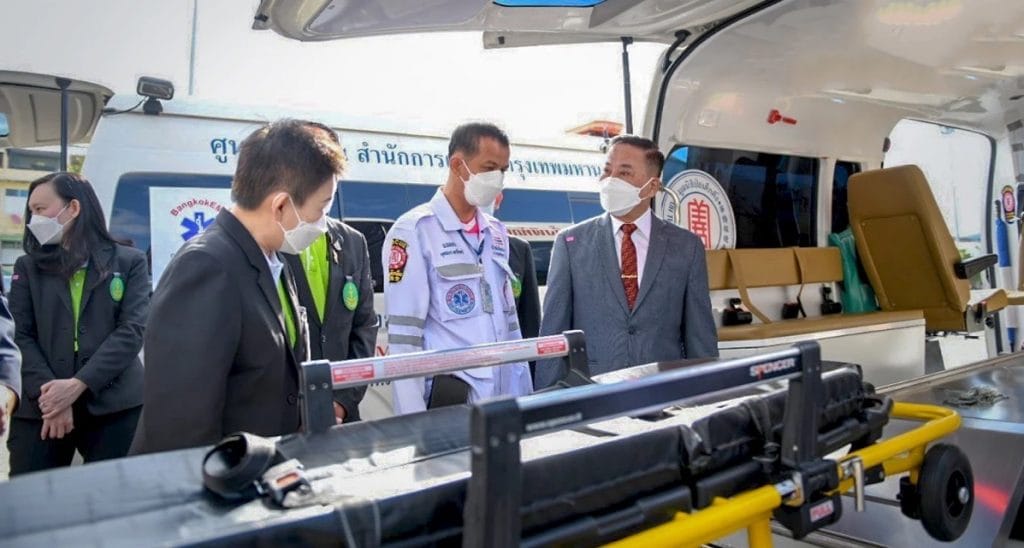 De BMA in de hoofdstad van Thailand controleert alle ambulances die onder haar jurisdictie vallen
