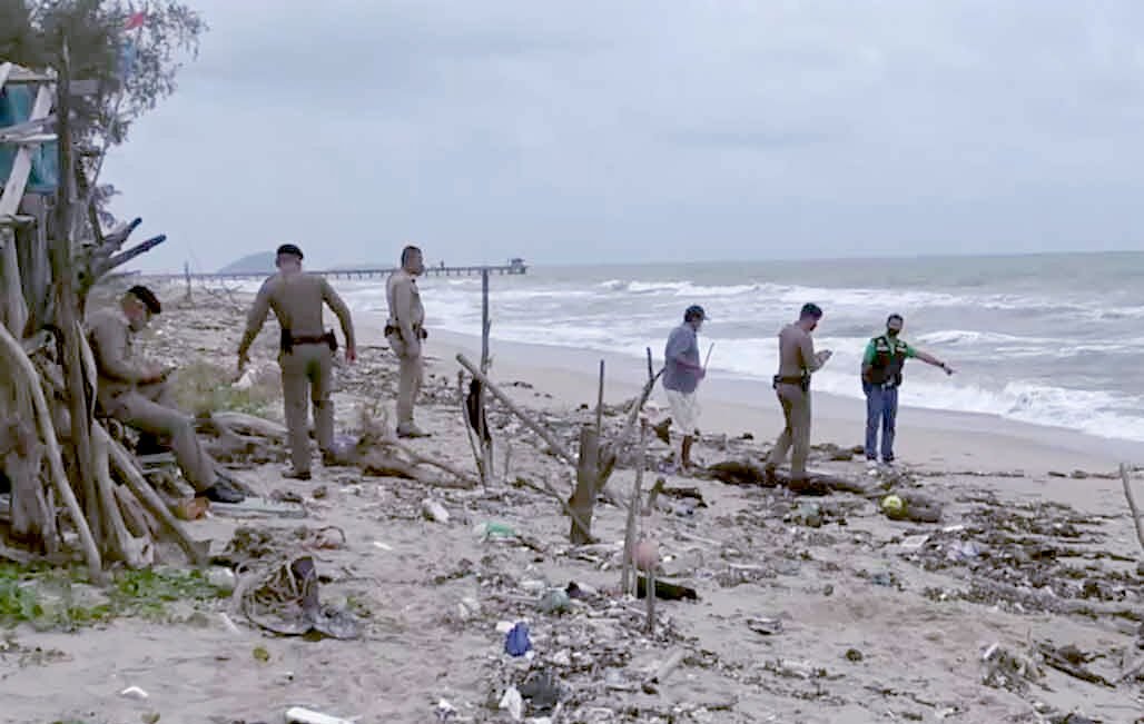 In ontbinding verkerend lichaam zonder hoofd langs het strand in Songkhla gevonden