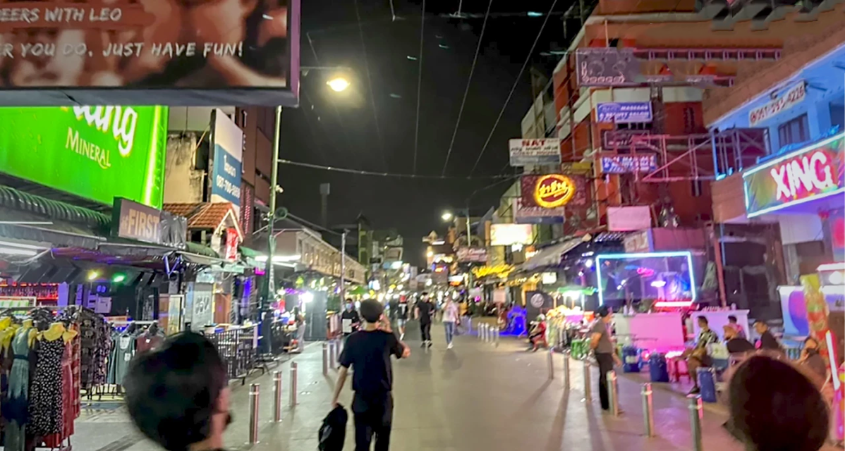 De restaurants in de Khaosan en Central World in de hoofdstad van Thailand komen langzaam weer tot leven