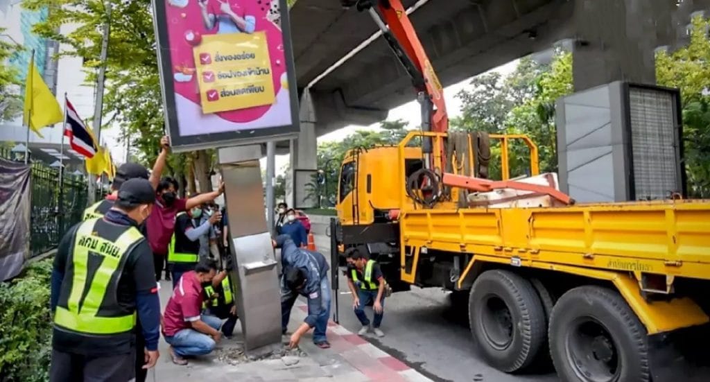 De waterfonteintjes in de hoofdstad van Thailand worden weggehaald en de trottoirs geëgaliseerd.