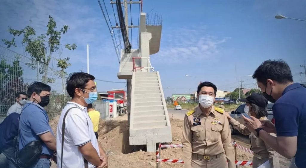 We waren altijd van plan om de elektriciteitspaal bij de voetgangersbrug te verwijderen, zo beweert de burgemeester van Sattahip