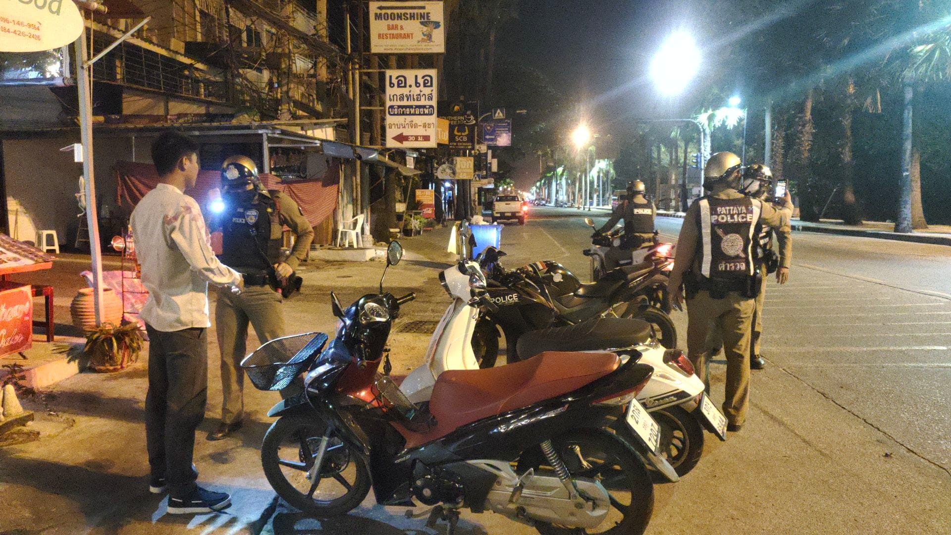 Transseksueel zou zijn vriend in Jomtien met een mes aangevallen hebben