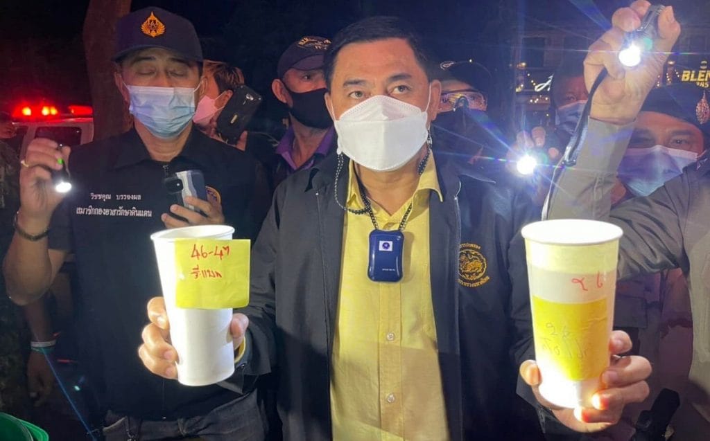 Vier restaurants in Bang Saen betrapt op het verkopen van alcohol buiten de genoemde blauwe zones van Chonburi