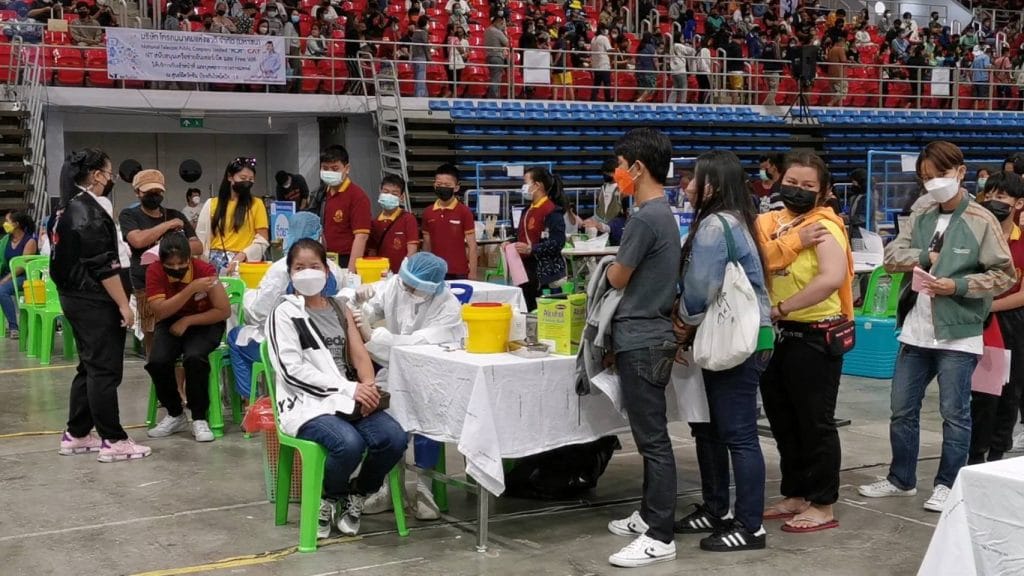 3.000 inwoners van Pattaya hebben gisteren een derde zgn. “booster dosis” van een Covid-19-vaccin ontvangen