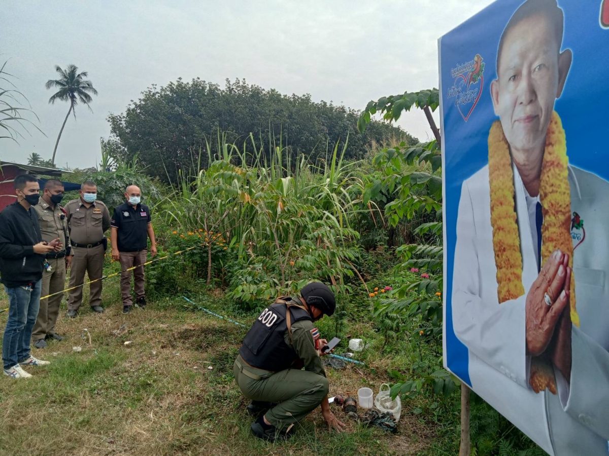 Thaise man ontdekt tijdens het plassen een gevaarlijk explosief in een veld in Pattaya