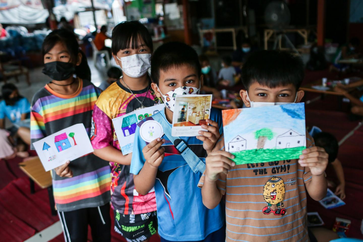 De extreme armoede onder Thaise scholieren is stijgende