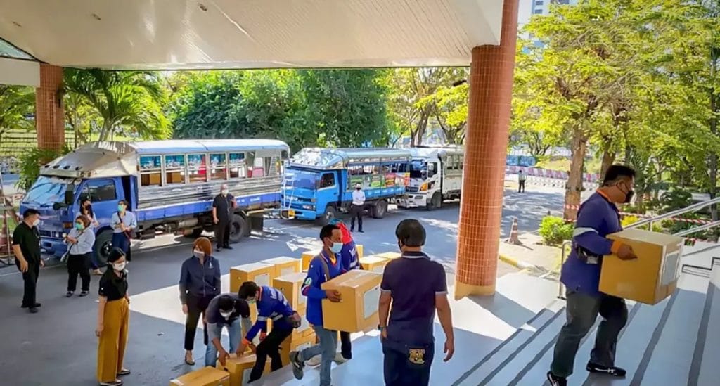 3 bedrijven in Thailand gaan de strijd aan in het bieden op de bouw van de MRT Purple Line