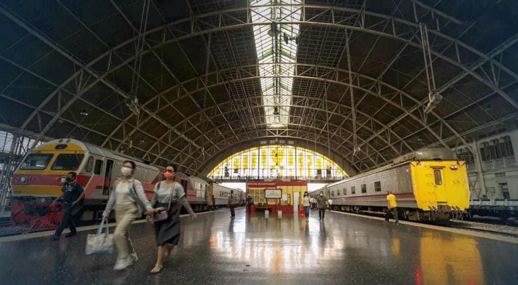 22 van de 118 treinen blijven naar het station van Hua Lamphong in Bangkok rijden